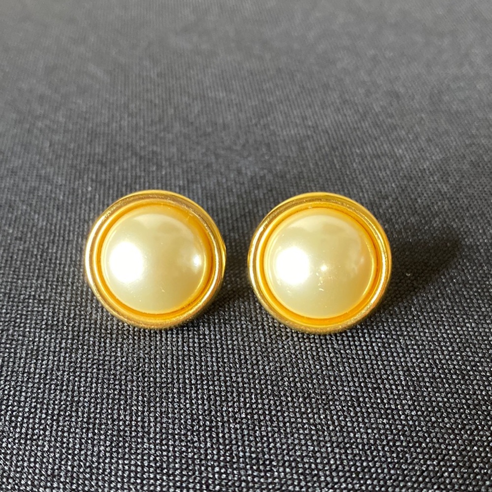 Vintage Gold Tone Pearl Screw-Back Clip-On Earrings